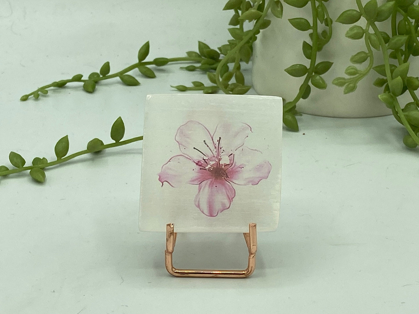 Gorgeous flower pattern on Selenite/Gypsum/Satin Spar small sized charging plate, Approx 55mm, cleansing and recharging,