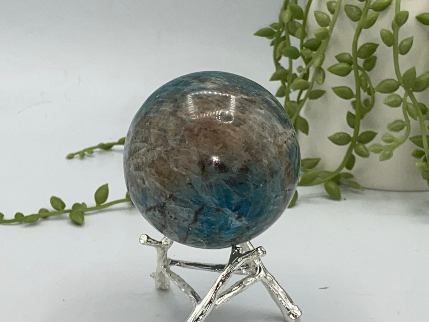 Natural Apatite Ball,Quartz Crystal Sphere ,Crystal Gifts,Divination Ball,Mineral Specimen,Reiki Healing cats eye Apatite, moroxite