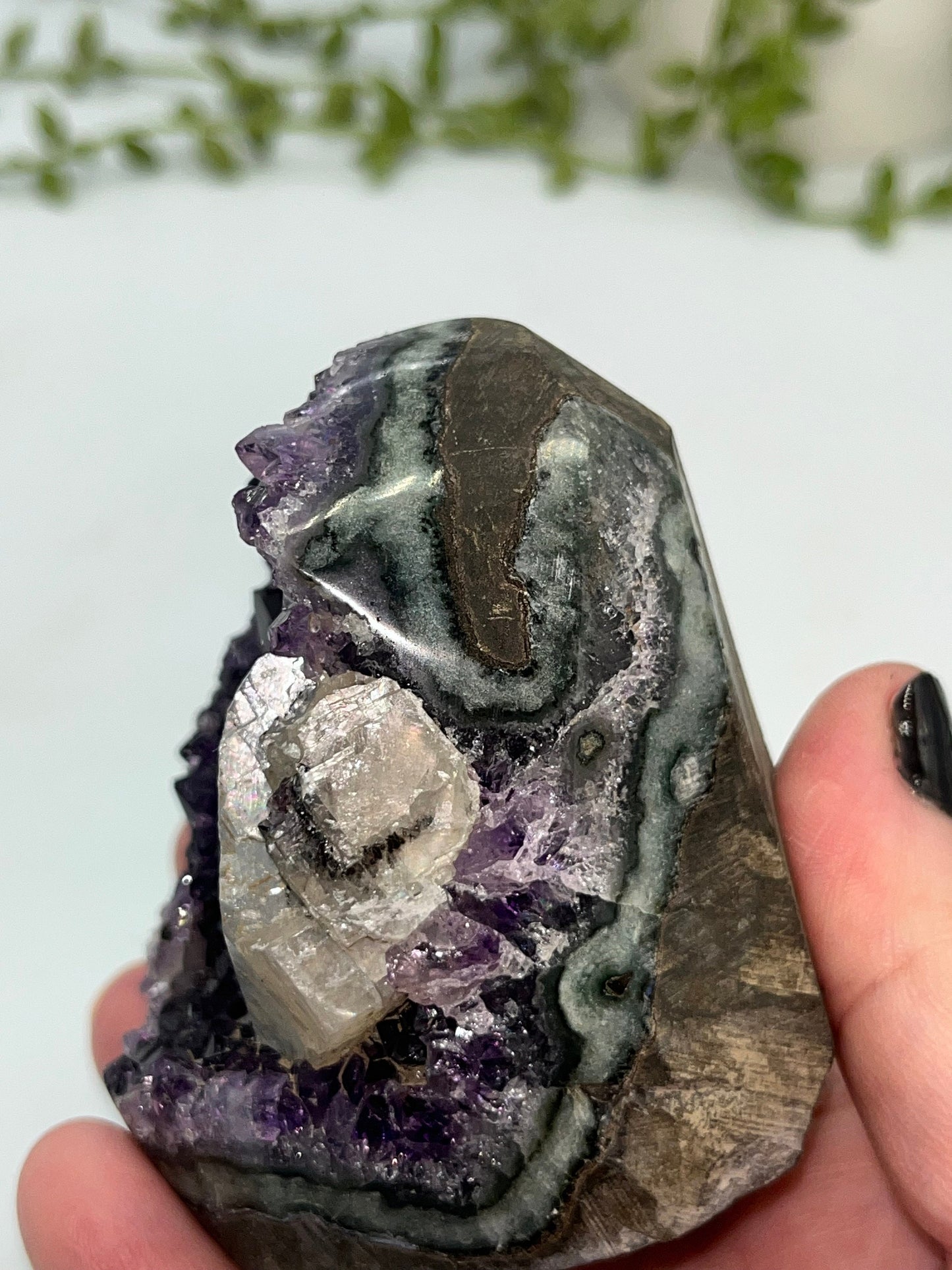 Very Special Purple Amethyst Free Form (L) cluster, Amethyst with Xl calcite tooth free form, Cathedral, Geode, Cluster