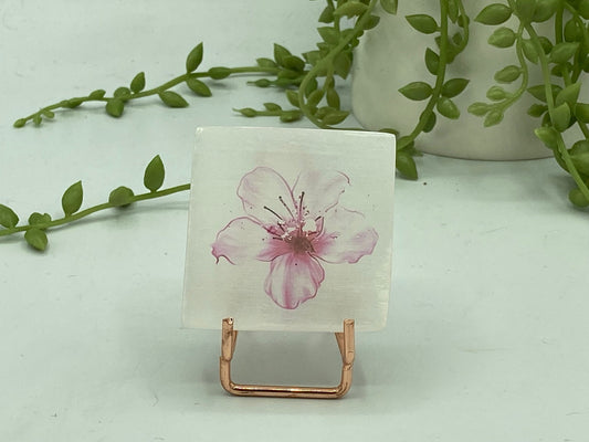 Gorgeous flower pattern on Selenite/Gypsum/Satin Spar small sized charging plate, Approx 55mm, cleansing and recharging,