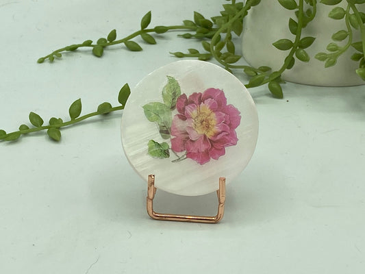 Gorgeous flower pattern on Selenite/Gypsum/Satin Spar small sized charging plate, Approx 55mm, cleansing and recharging,